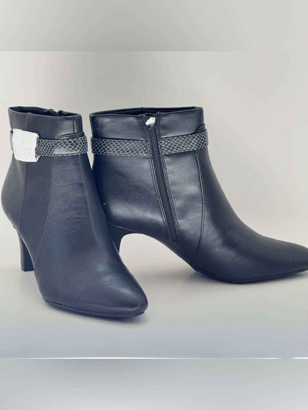 Life Stride Black Leather Ankle Booties with Textured Strap SZ 9.5